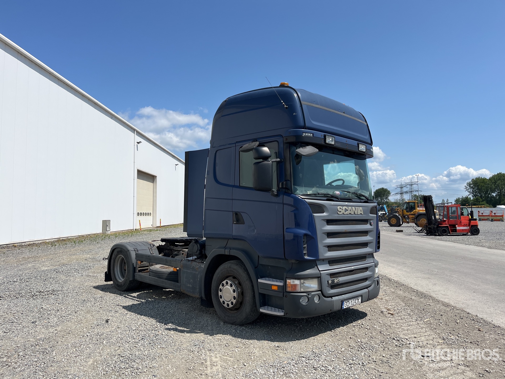 General Appearance with Picture, Right Front Corner