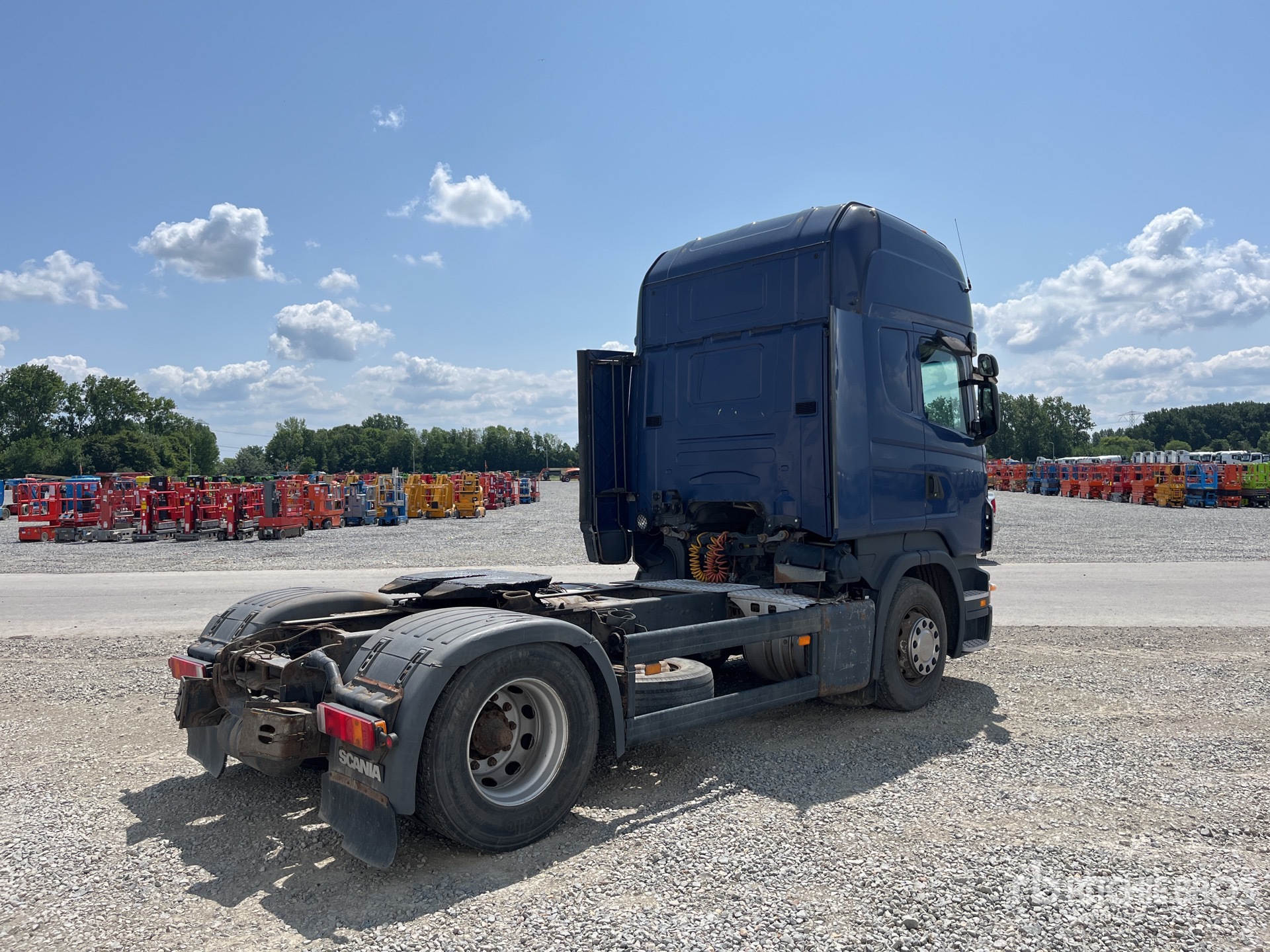 General Appearance with Picture, Right Rear Corner