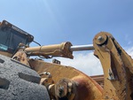 Hydraulics with Bucket Tilt Cylinders