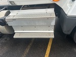 KL440230 - 2019 International LT625: Steps