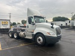 KL440230 - 2019 International LT625: Picture, Right Front Corner