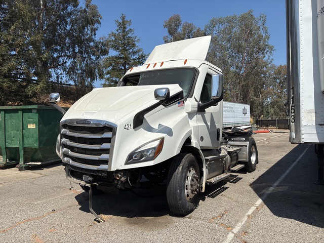 2021 Freightliner Cascadia 4x2 S/A Day Cab Truck Tractor