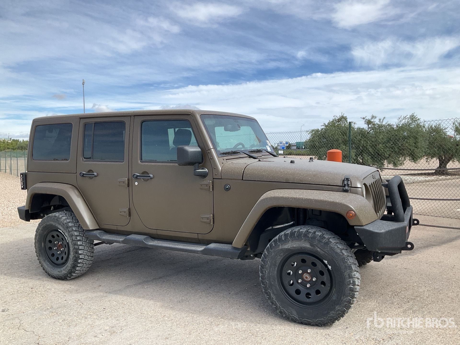 General Appearance with Picture, Right Front Corner