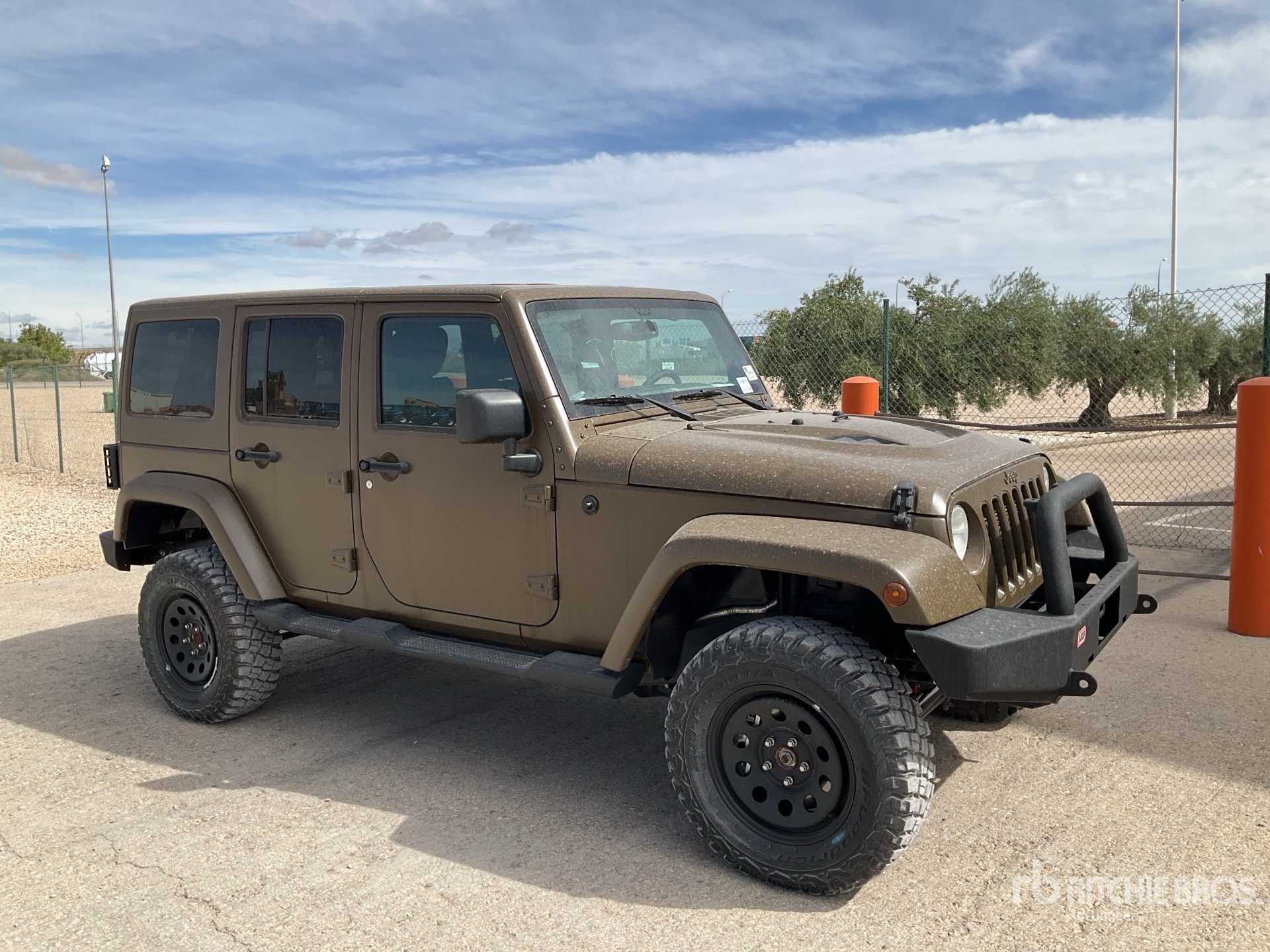 General Appearance with Picture, Right Front Corner