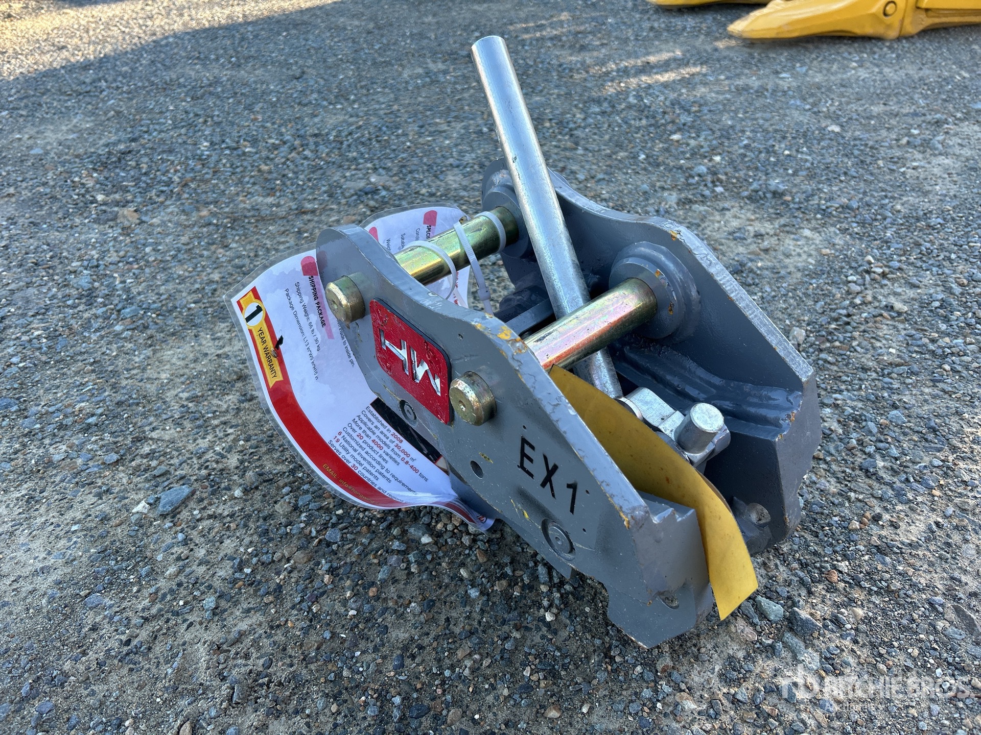 General Appearance with Picture, Right Front Corner