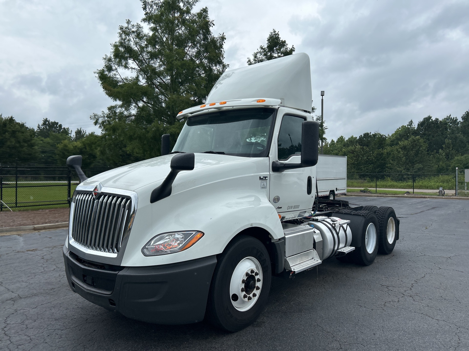 KN100053 - 2019 International LT625: Brochure Photo