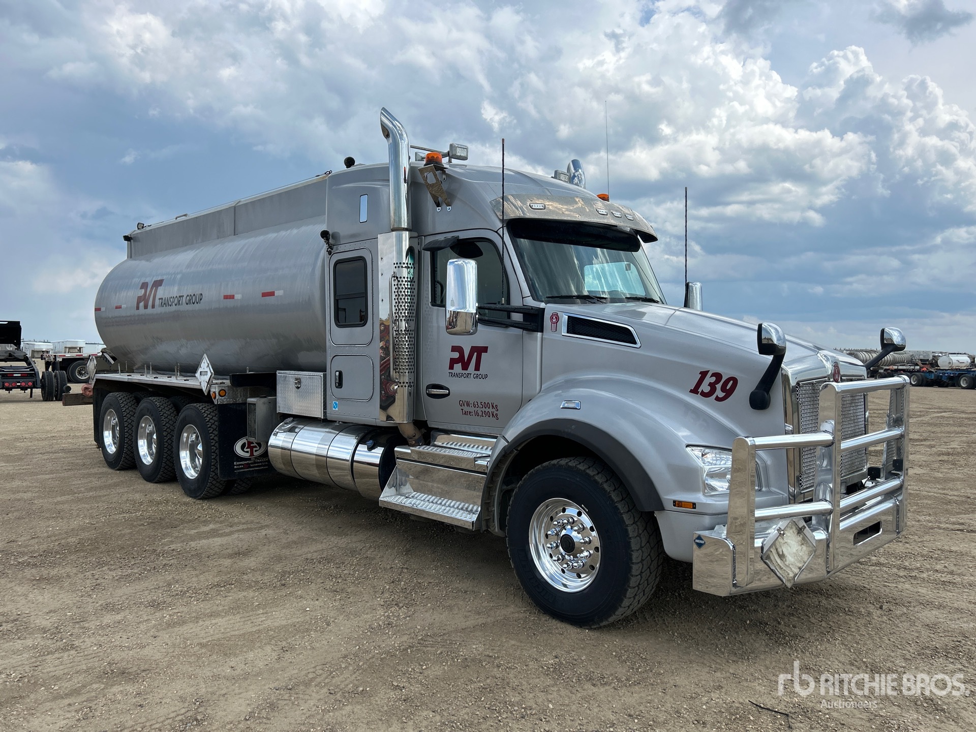 General Appearance with Bild, Ecke vorne rechts