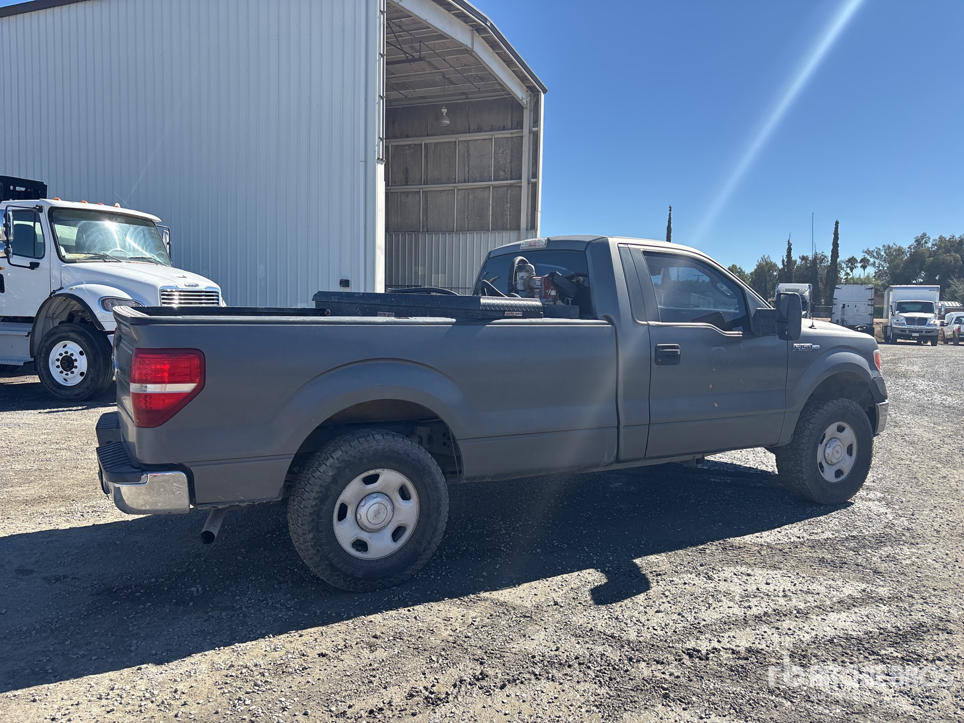 General Appearance with Picture, Right Rear Corner