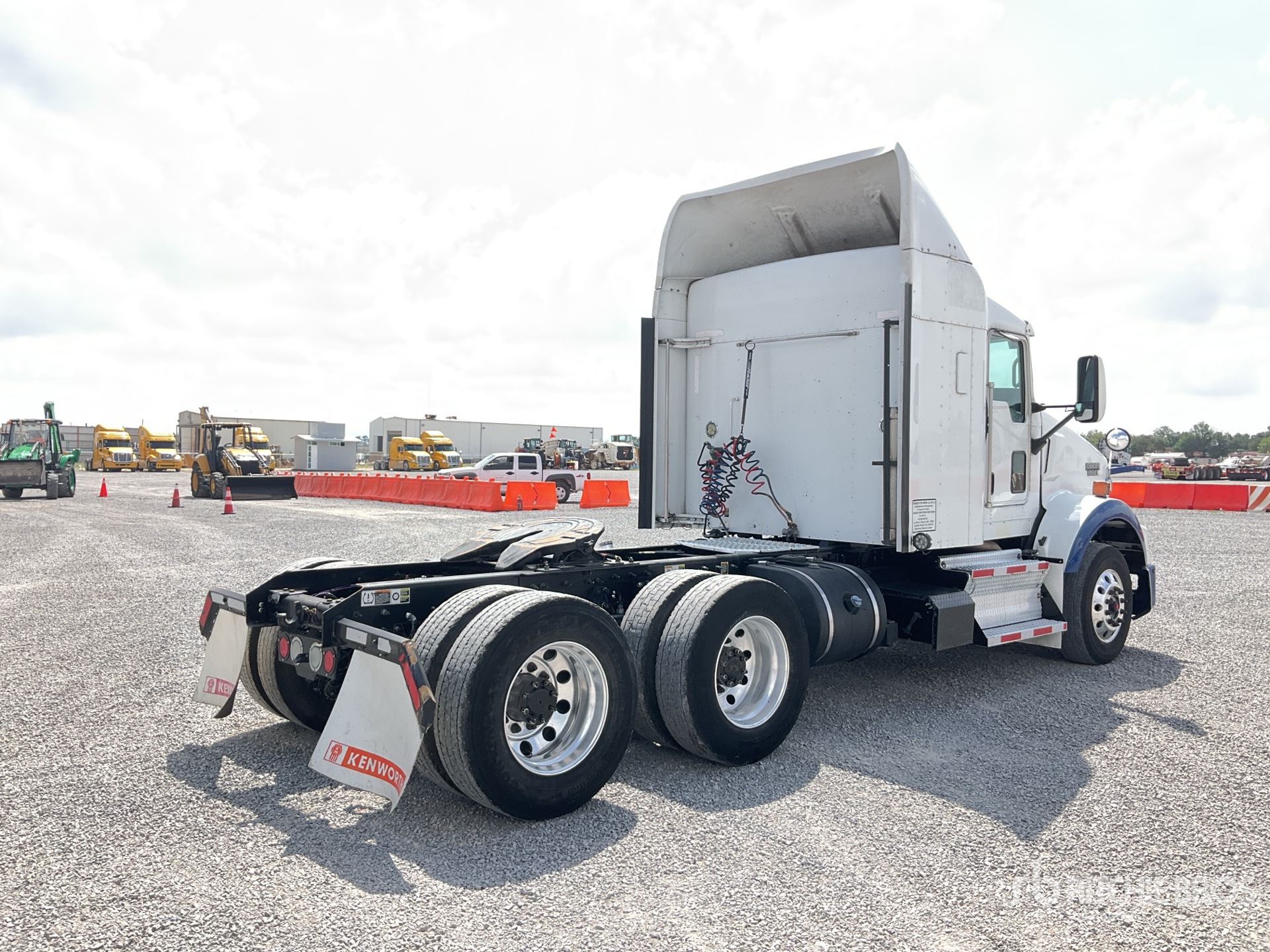 General Appearance with Foto, angolo anteriore sinistro