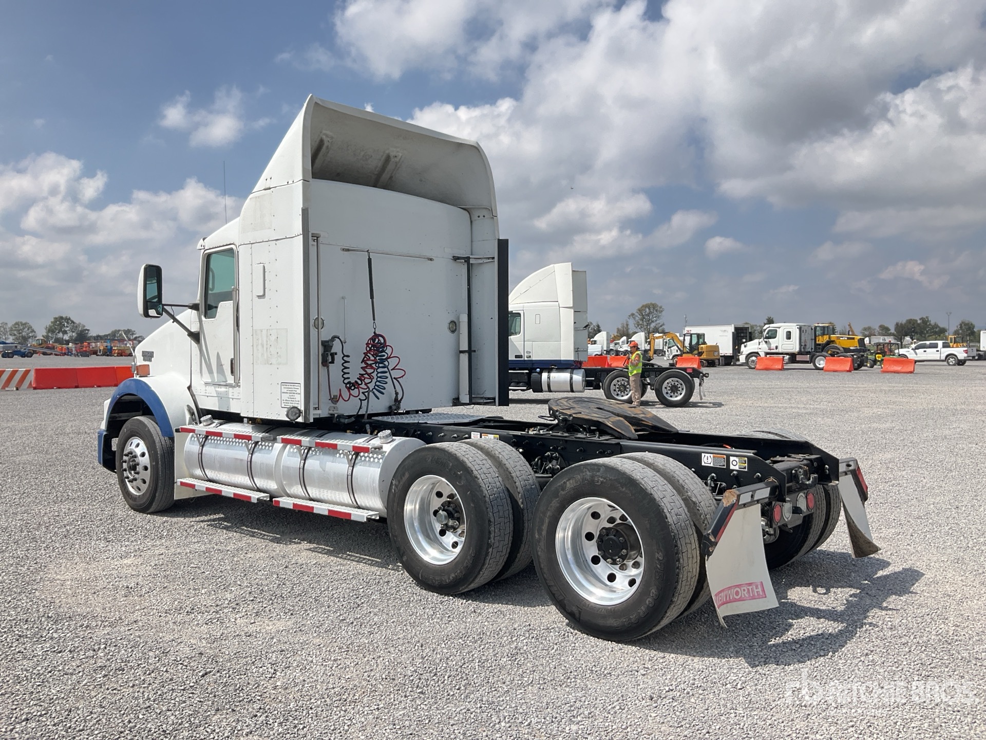 General Appearance with Foto, angolo posteriore sinistro