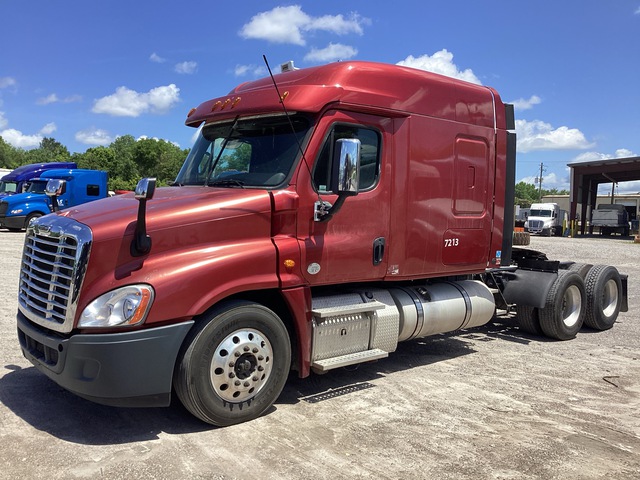 2015 Freightliner Cascadia 6x4 T/A Sleeper Truck Tractor