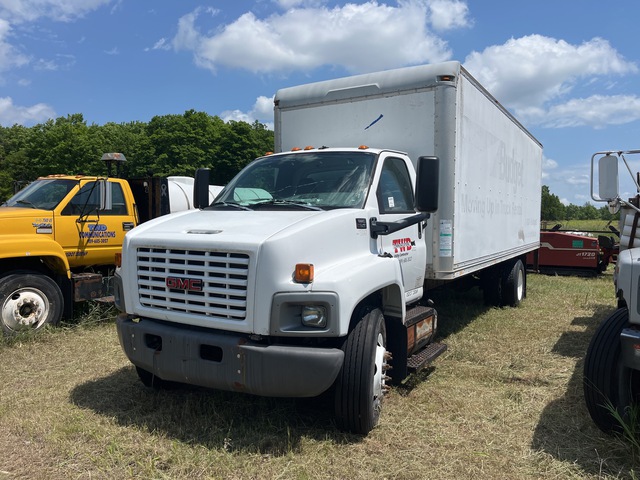 2004 GMC C7500 4x2 Van Truck