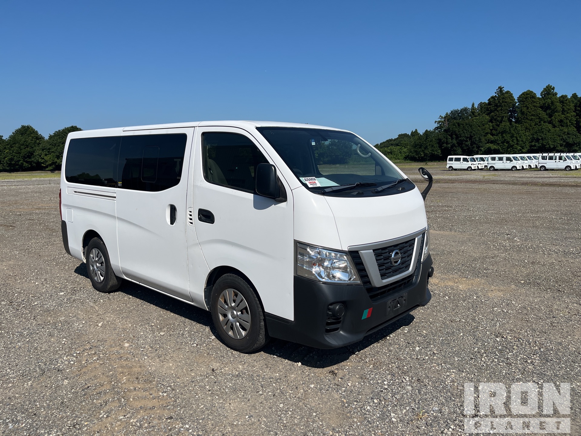 濱出品 Surplus 2017 年 Nissan NV350 CARAVAN Passenger Van in Narita