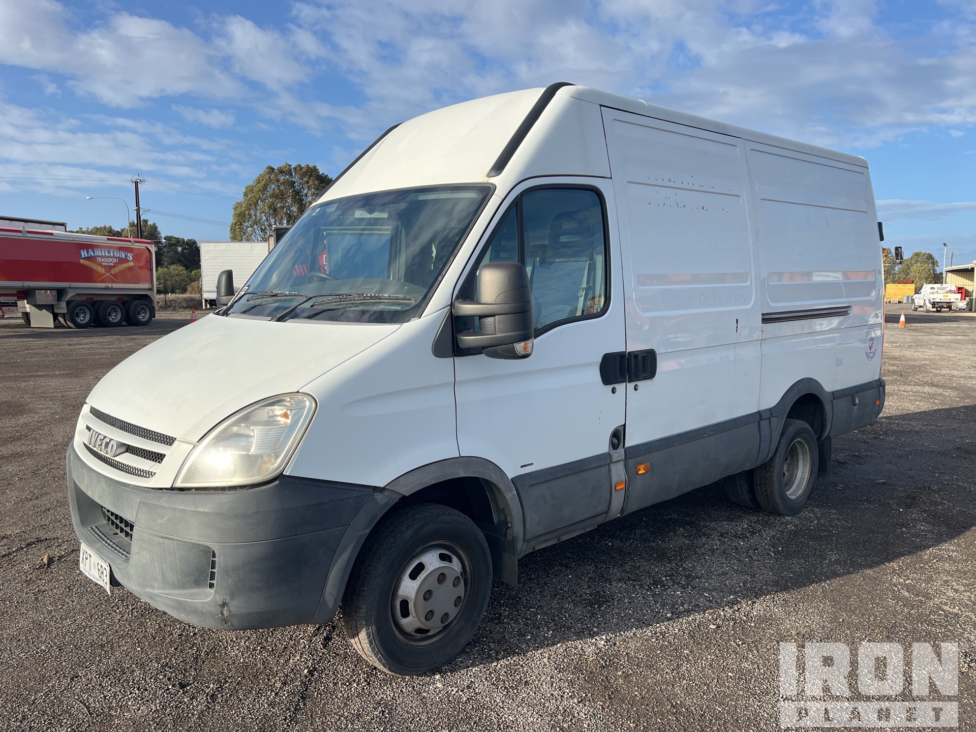 Aspect général with Image, coin avant droit