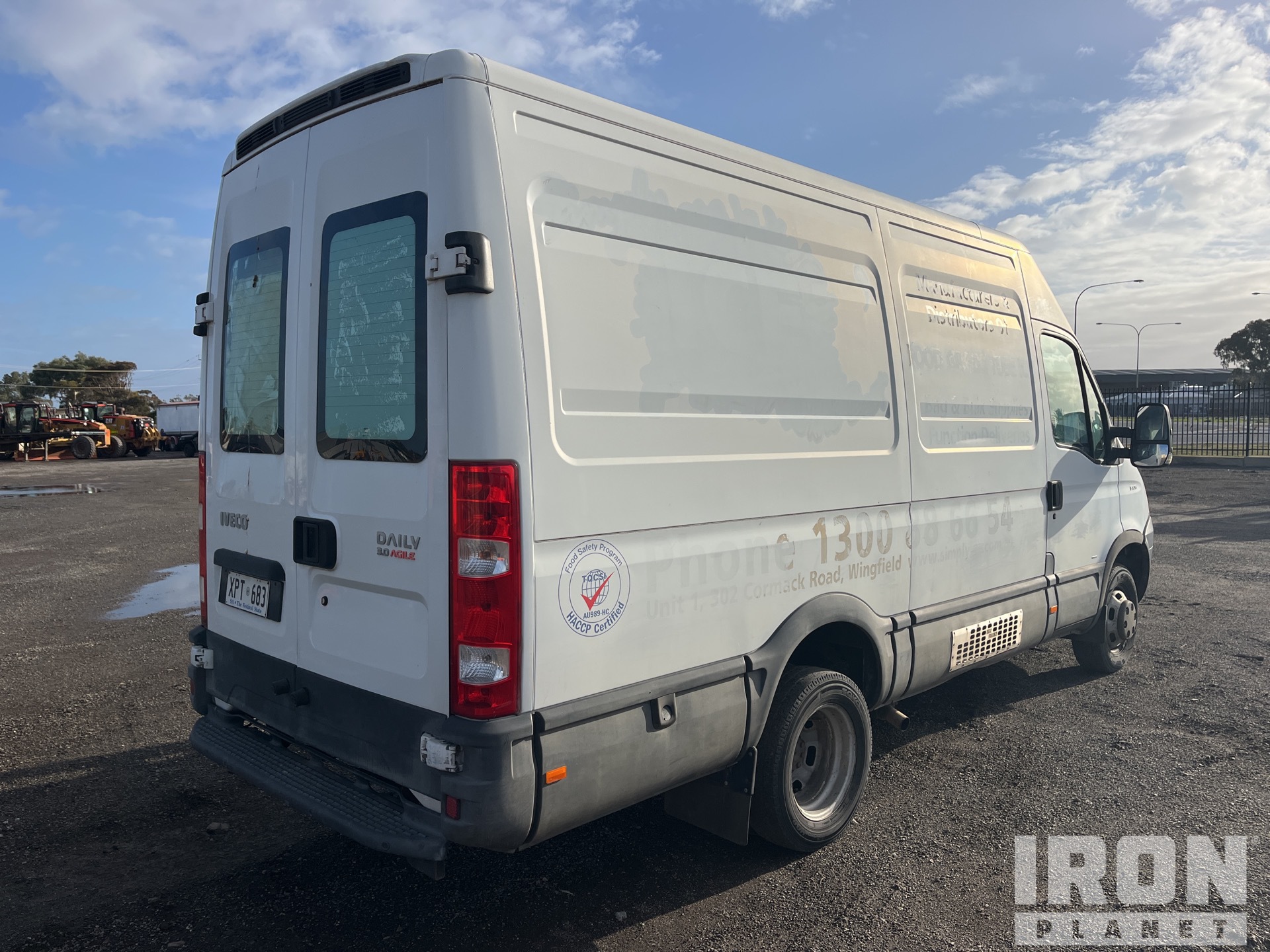 Aspect général with Image, coin arrière droit