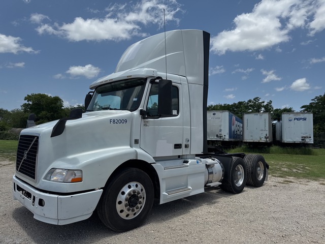2018 Volvo VNM64T 6x4 T/A Day Cab Truck Tractor