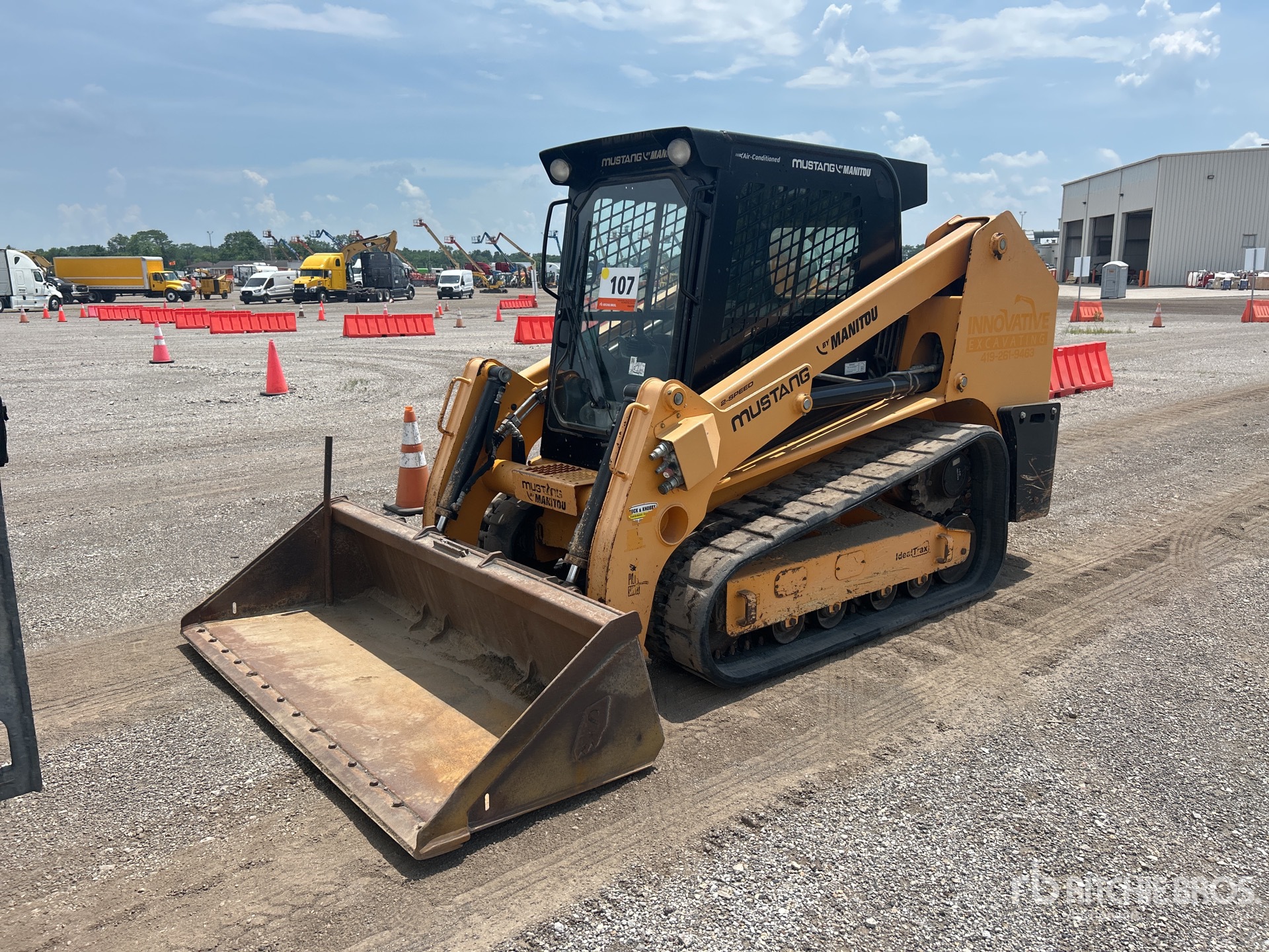 General Appearance with Foto, angolo anteriore sinistro