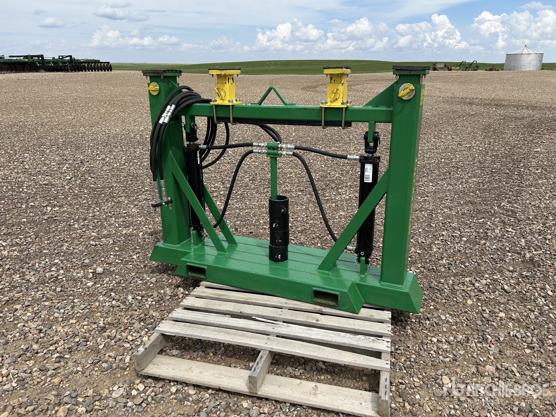 General Appearance with Featured Photo