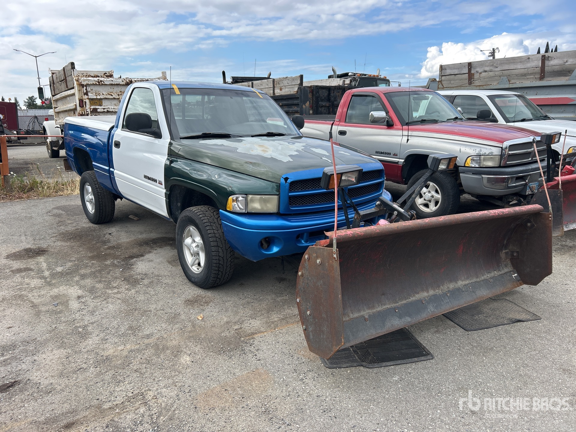 General Appearance with Picture, Right Front Corner