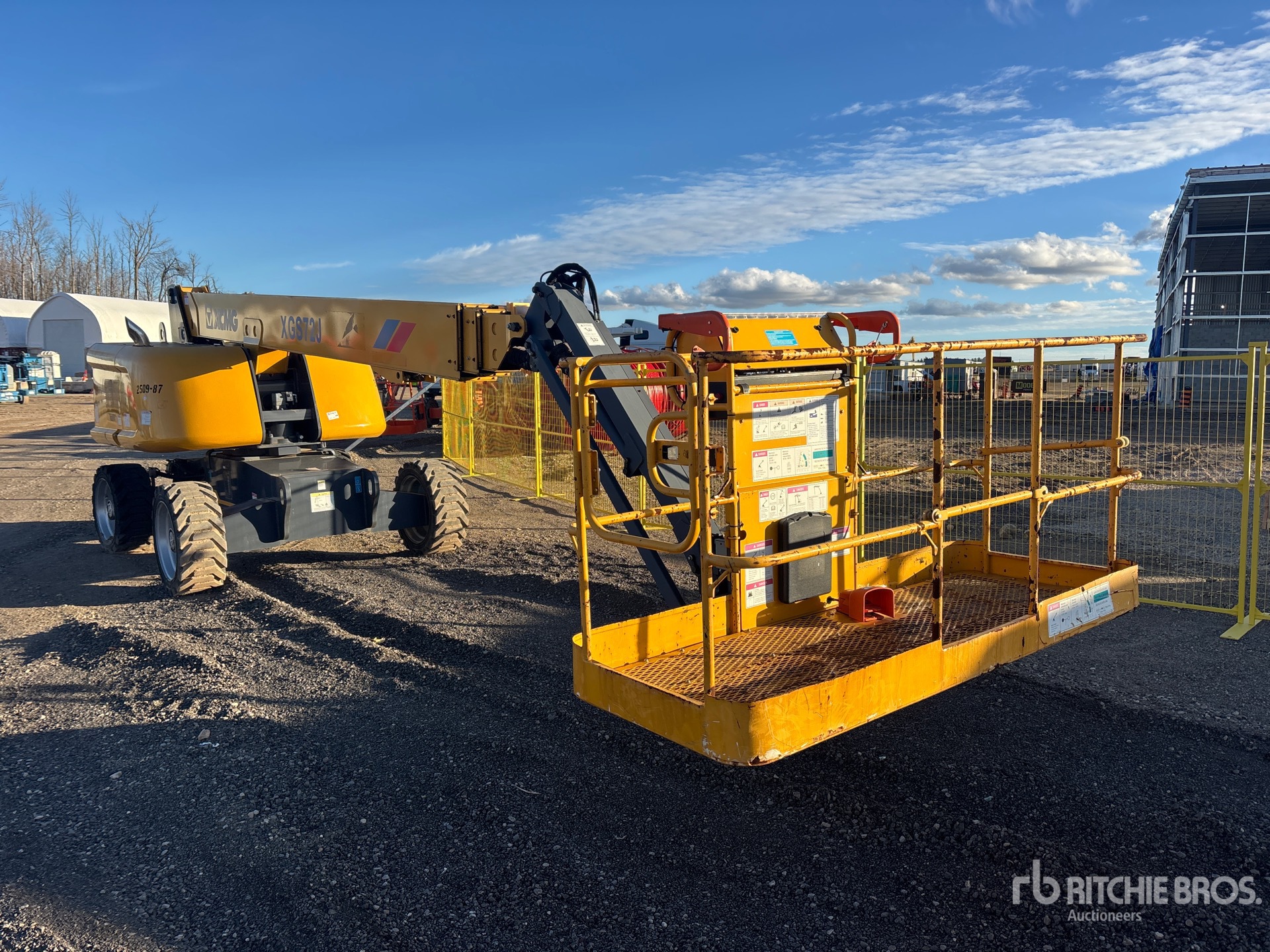 General Appearance with Bild, Ecke vorne rechts