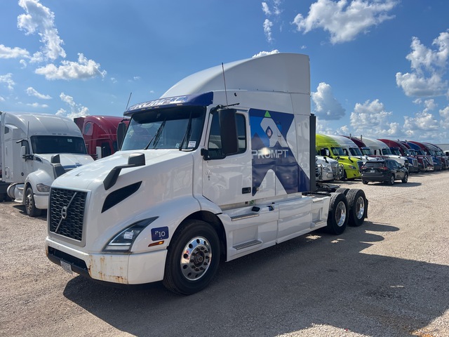 2018 Volvo VNR 6x4 T/A Sleeper Truck Tractor