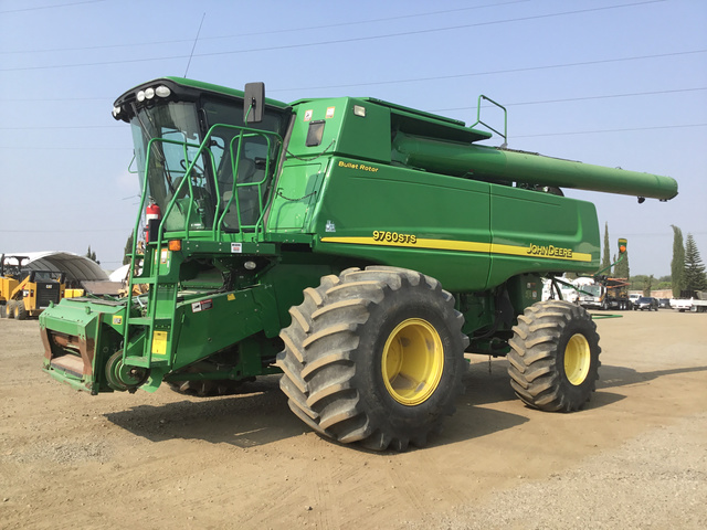 2006 John Deere 9760STS Combine w/ John Deere 608C Corn Header
