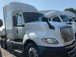 NN589487 - 2022 International LT625: Picture, Right Front Corner
