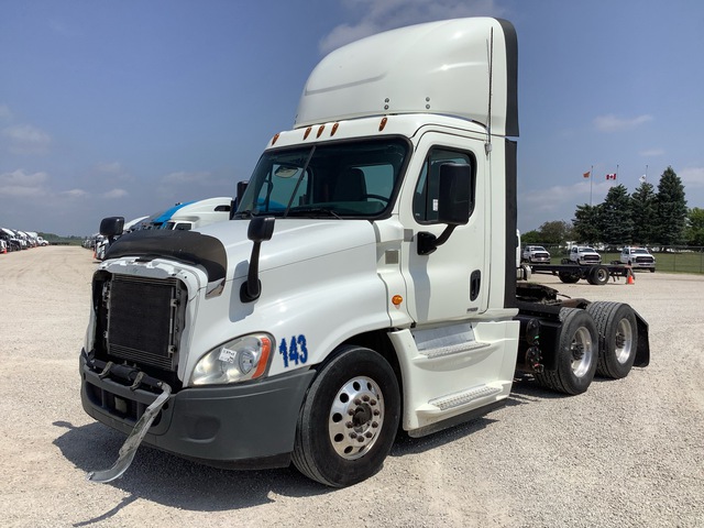 2016 Freightliner Cascadia 125 6x4 T/A Day Cab Truck Tractor