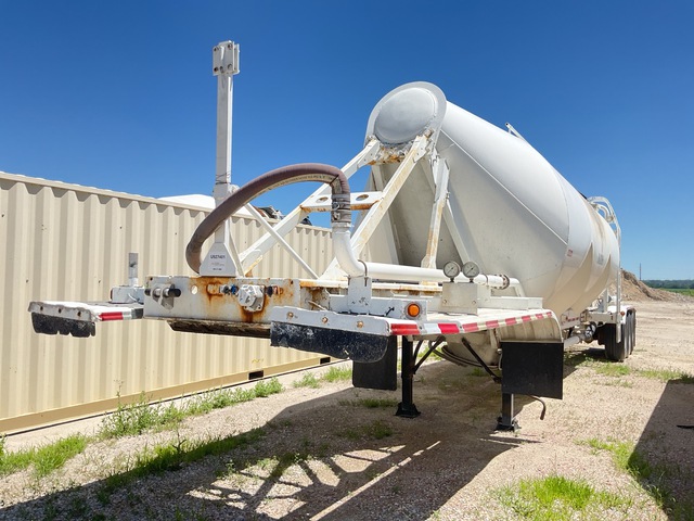 2011 LBT HAB-HE3-J1100X3 1100 cft Tri/A Pneumatic Bulk Trailer