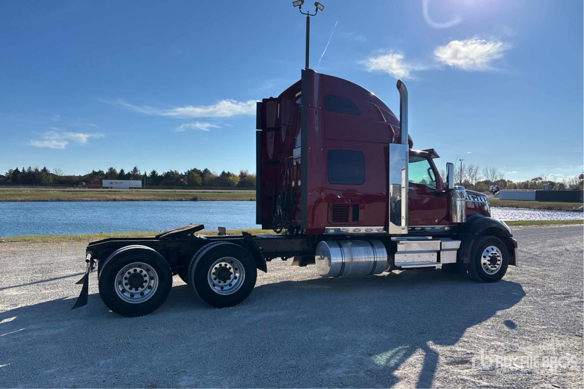 General Appearance with Foto, angolo anteriore sinistro