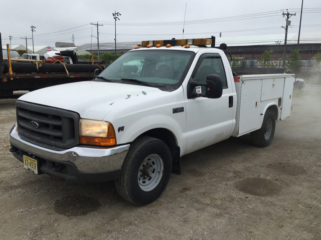 2000 Ford F-350 XL Super Duty Utility Truck