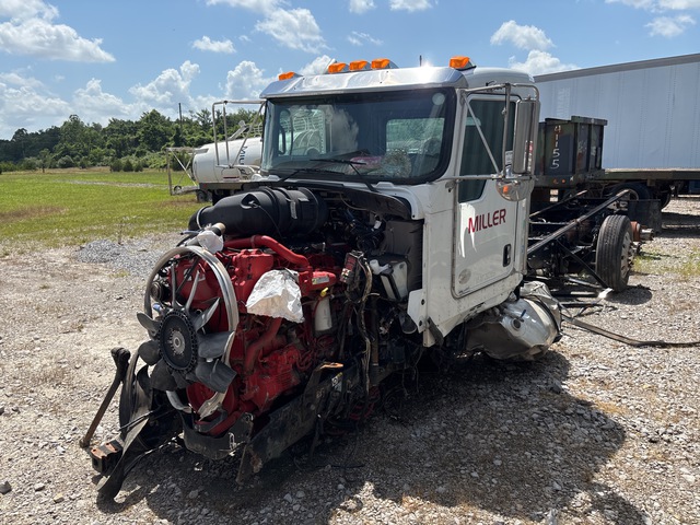 2015 Kenworth T800 8x4 Cab and Chassis (Inoperable) 2015 Kenworth T800 8x4 Cab and Chassis (Inoperable)