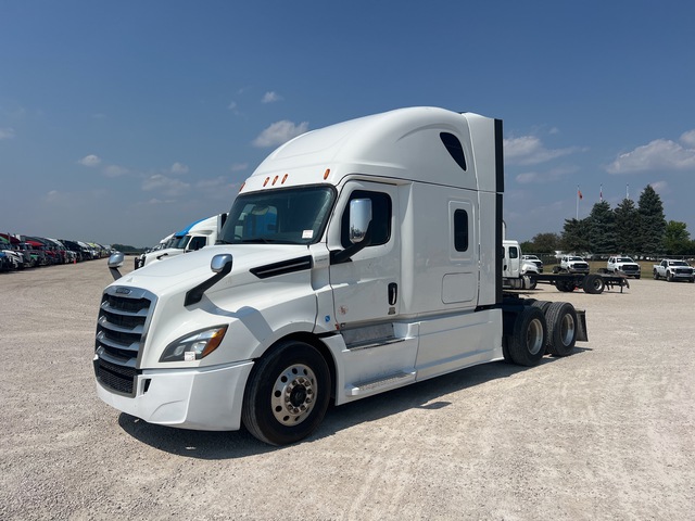 2020 Freightliner Cascadia 125 6x4 T/A Sleeper Truck Tractor