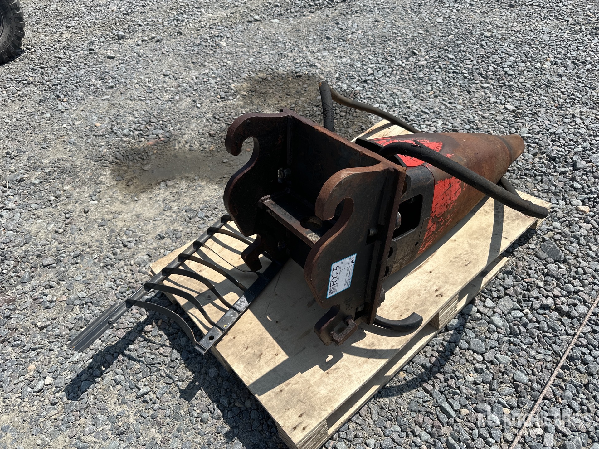 General Appearance with Picture, Left Rear Corner