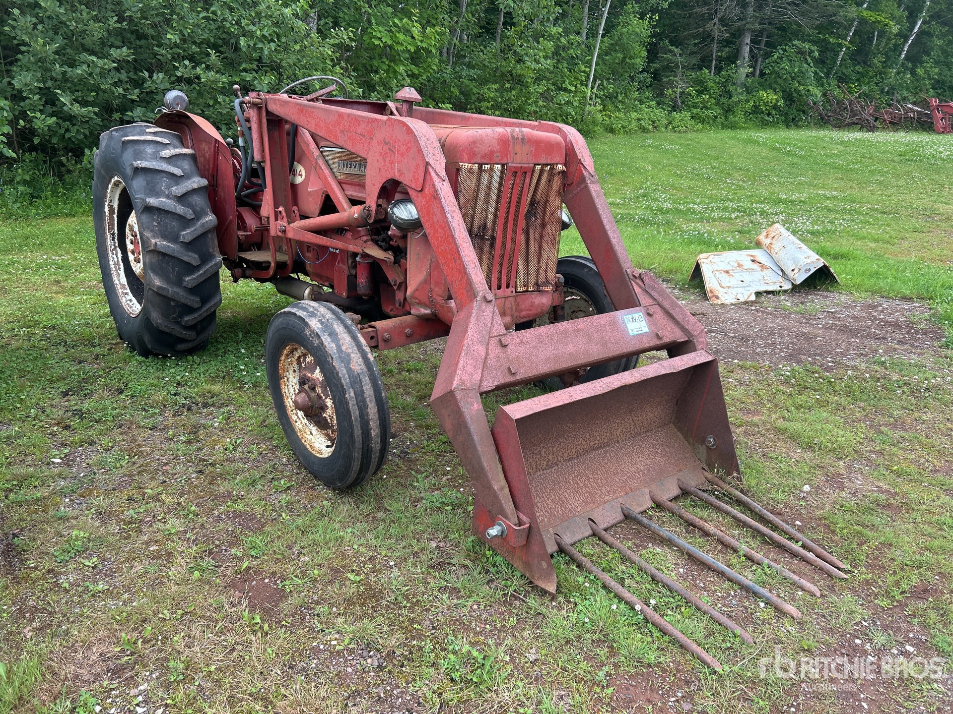 General Appearance with Picture, Right Front Corner