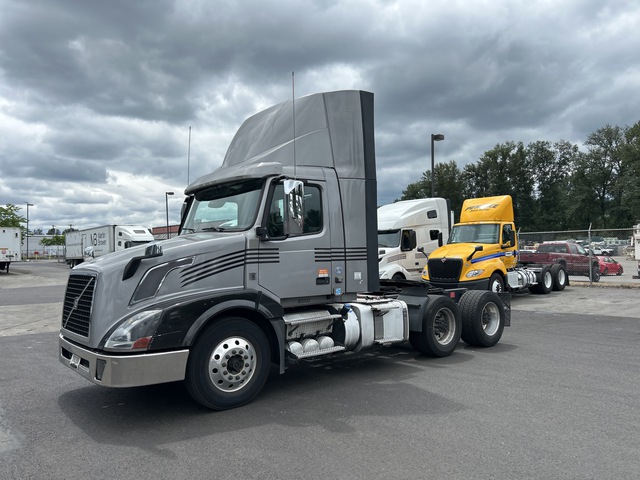 2017 Volvo VNL 6x4 T/A Day Cab Truck Tractor