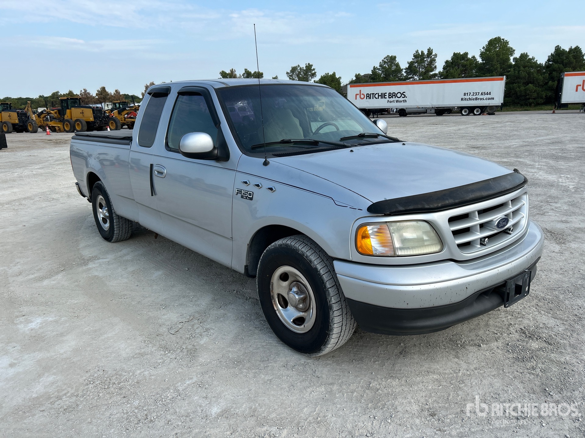 General Appearance with Picture, Right Front Corner