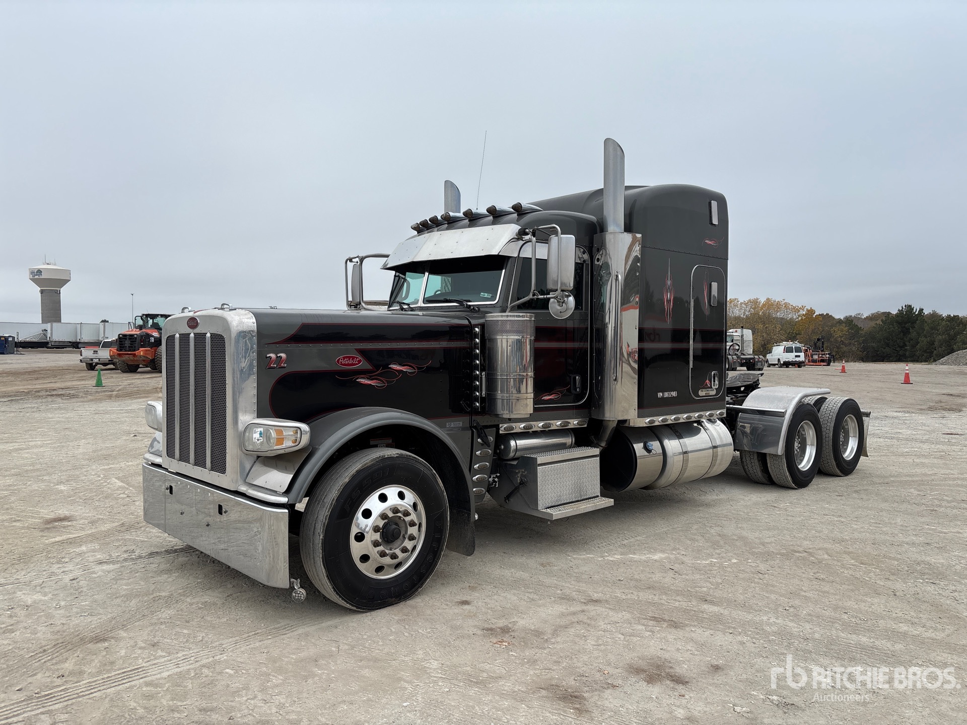 General Appearance with Foto, angolo anteriore sinistro