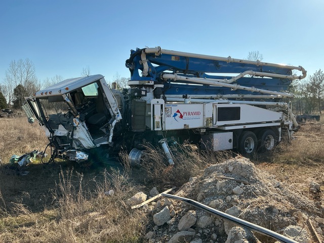 Putzmeister BSF36Z16H 36 m on 2016 Mack MRU 613 6x4 Concrete Pump Truck (Inoperable)
