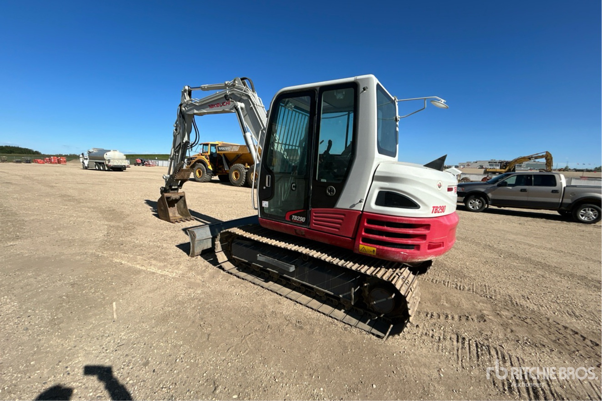 MINI EXCAVADORA TAKEUCHI TB290