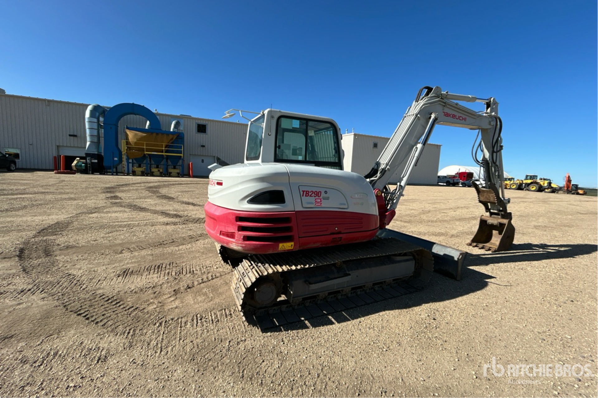 MINI EXCAVADORA TAKEUCHI TB290