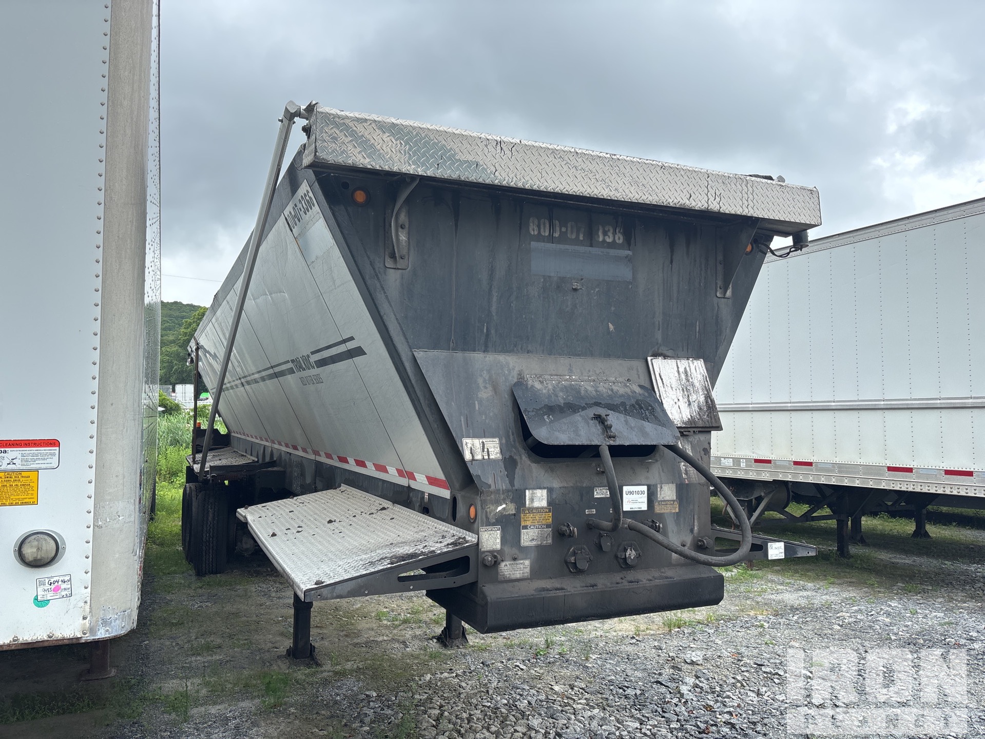 General Appearance with Bild, Ecke vorne rechts