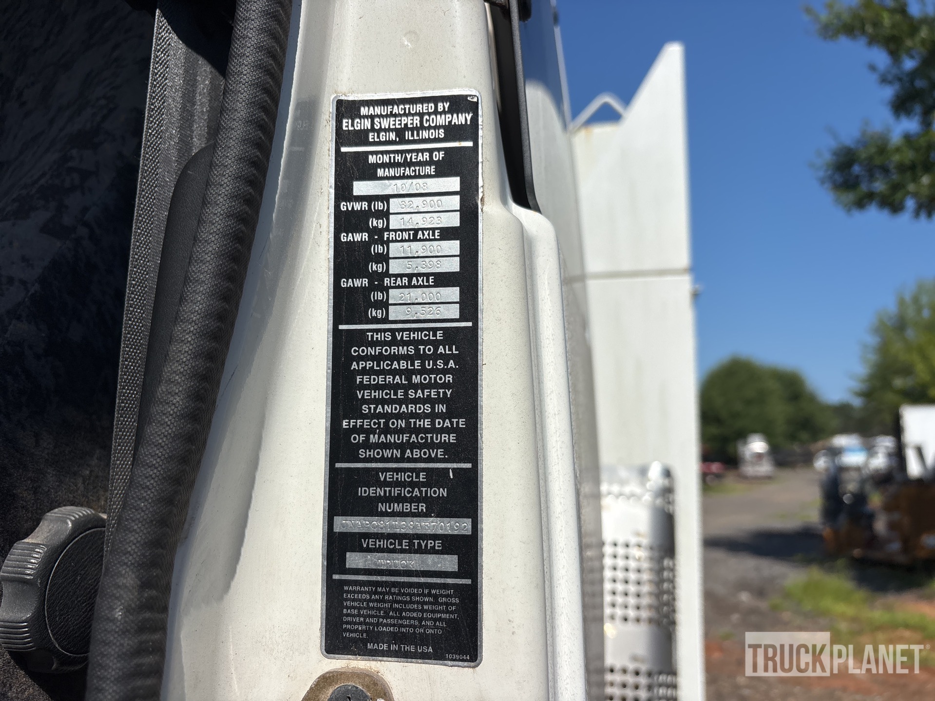 2008 Nissan UD3300