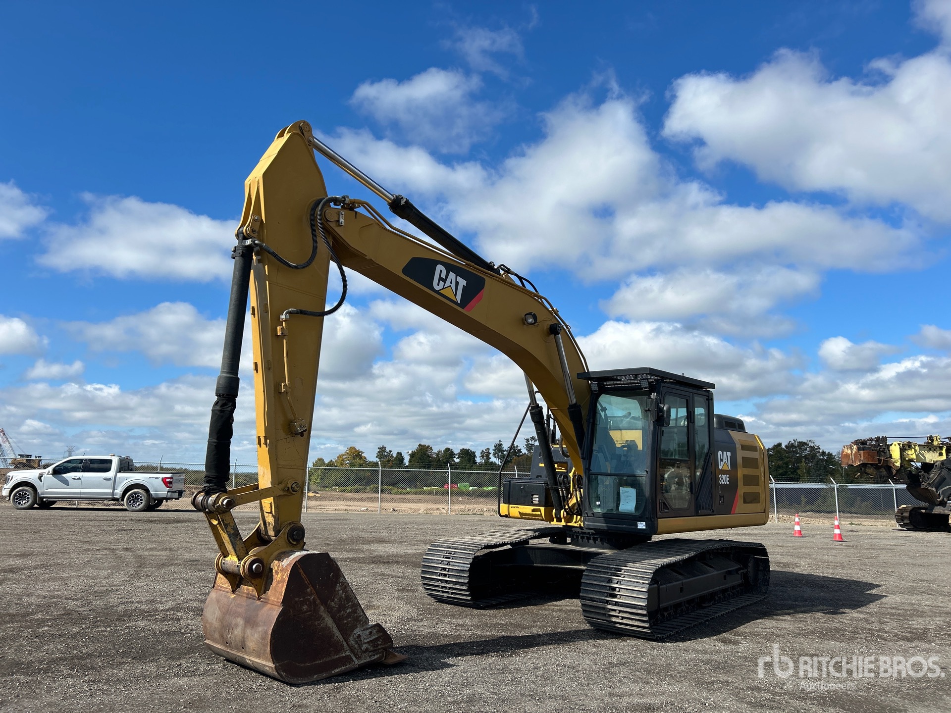 EXCAVADORA 2014 CATERPILLAR 320E
