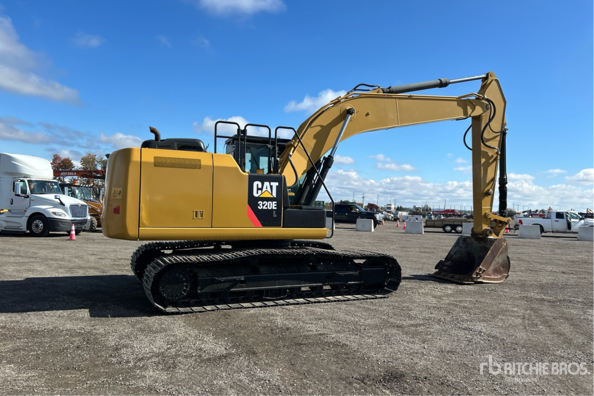 EXCAVADORA 2014 CATERPILLAR 320E