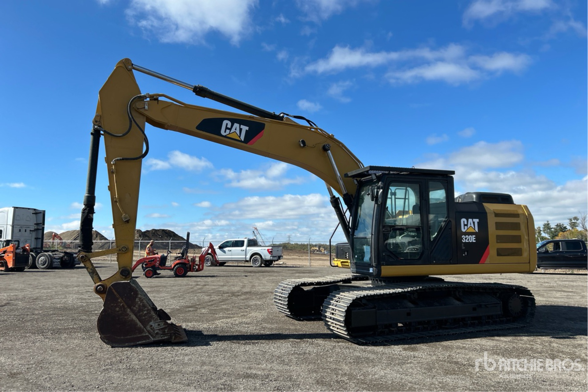 EXCAVADORA 2014 CATERPILLAR 320E