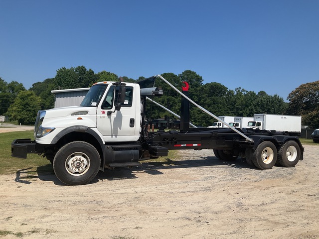 2007 International 7600 6x4 Hooklift Truck 2007 International 7600 6x4 Hooklift Truck