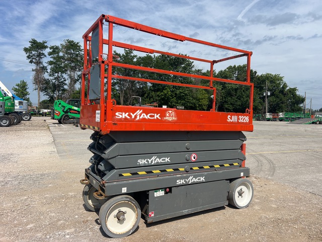 Skyjack SJIII 3226 Electric Scissor Lift