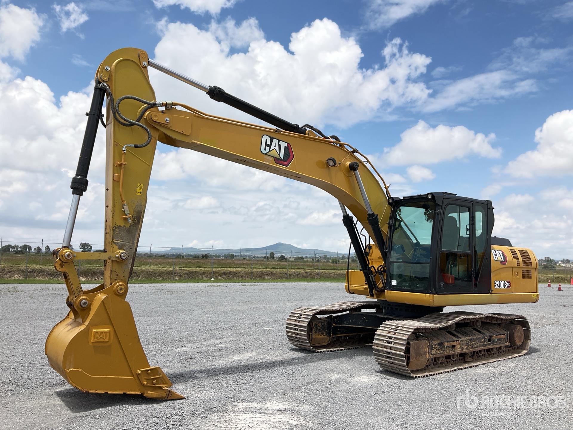 EXCAVADORA 2022 CATERPILLAR 320