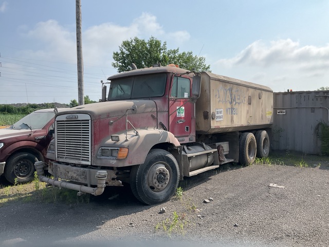 2001 Freightliner FLD112 6x4 Water Truck